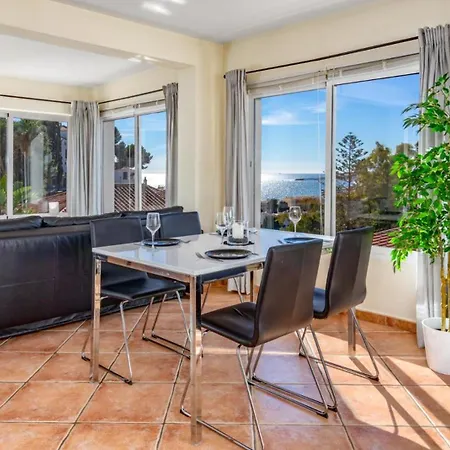בית נופש Coastalgem: 2br Pool And View *