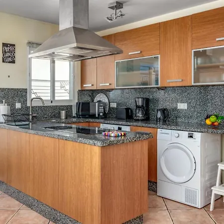 בית נופש Coastalgem: 2br Pool And View *