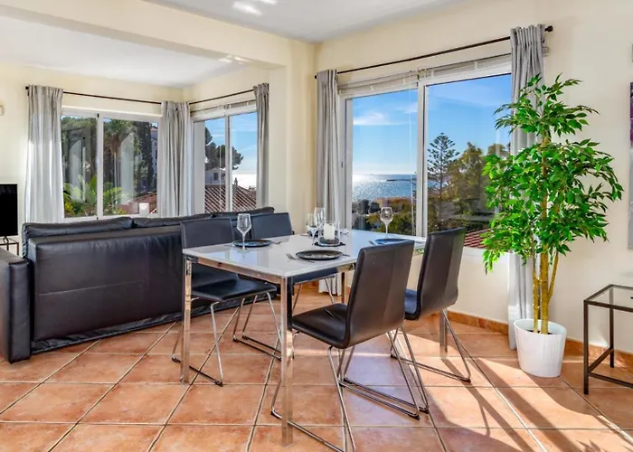 Tatil Evi Coastalgem: 2br Pool And View *