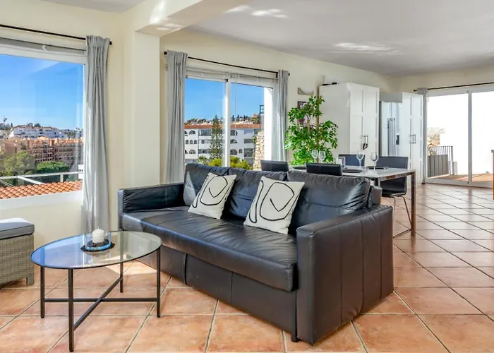 Coastalgem: 2br Pool And View * فوينخيرولا
